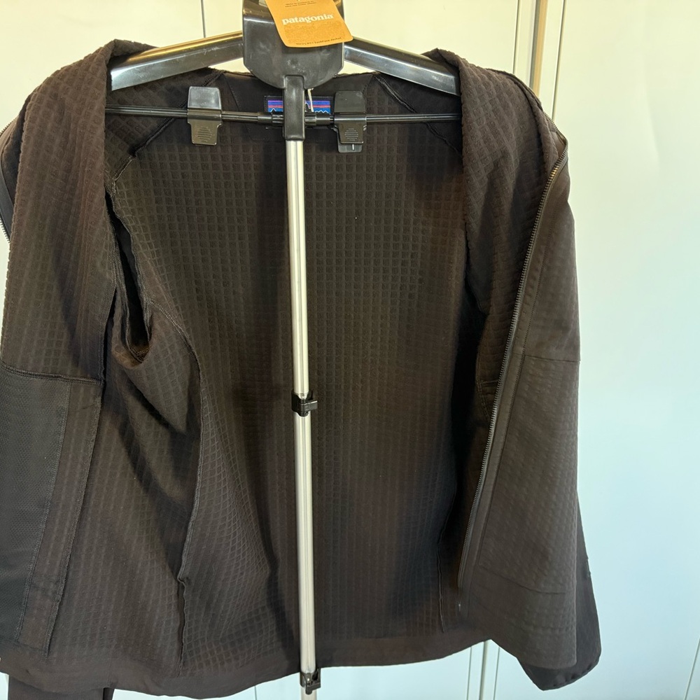 Patagonia Black TechFace Jacket R1 - Picture 7 of 7